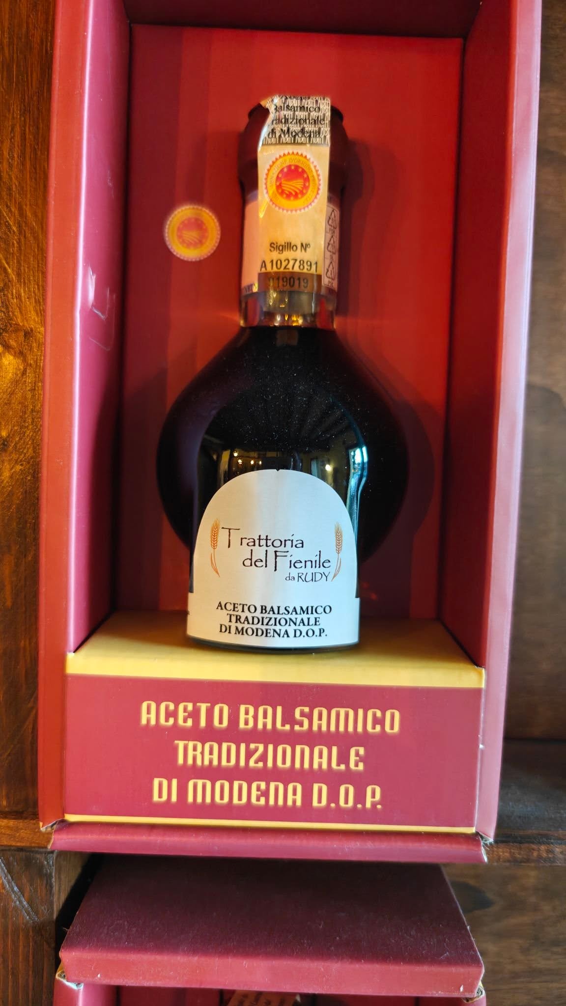 Aceto balsamico tradizionale di Modena, cucina tradizionale modenese della Trattoria del Fienile, in vendita nel nostro locale a Castelnuovo Rangone