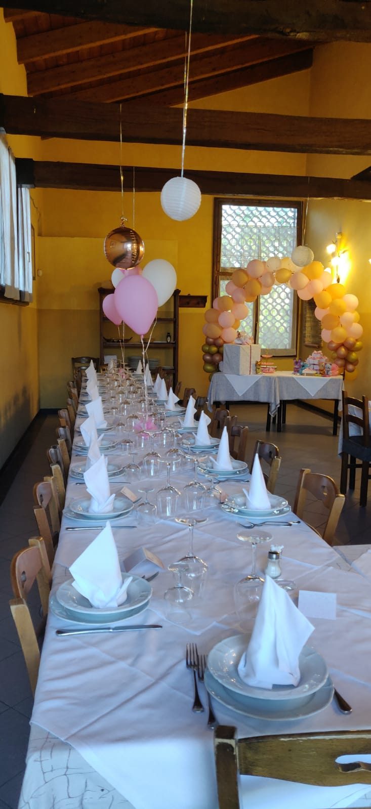 Sala allestita per festa di compleanno e cresima, ristorante per cerimonie a Castelnuovo Rangone