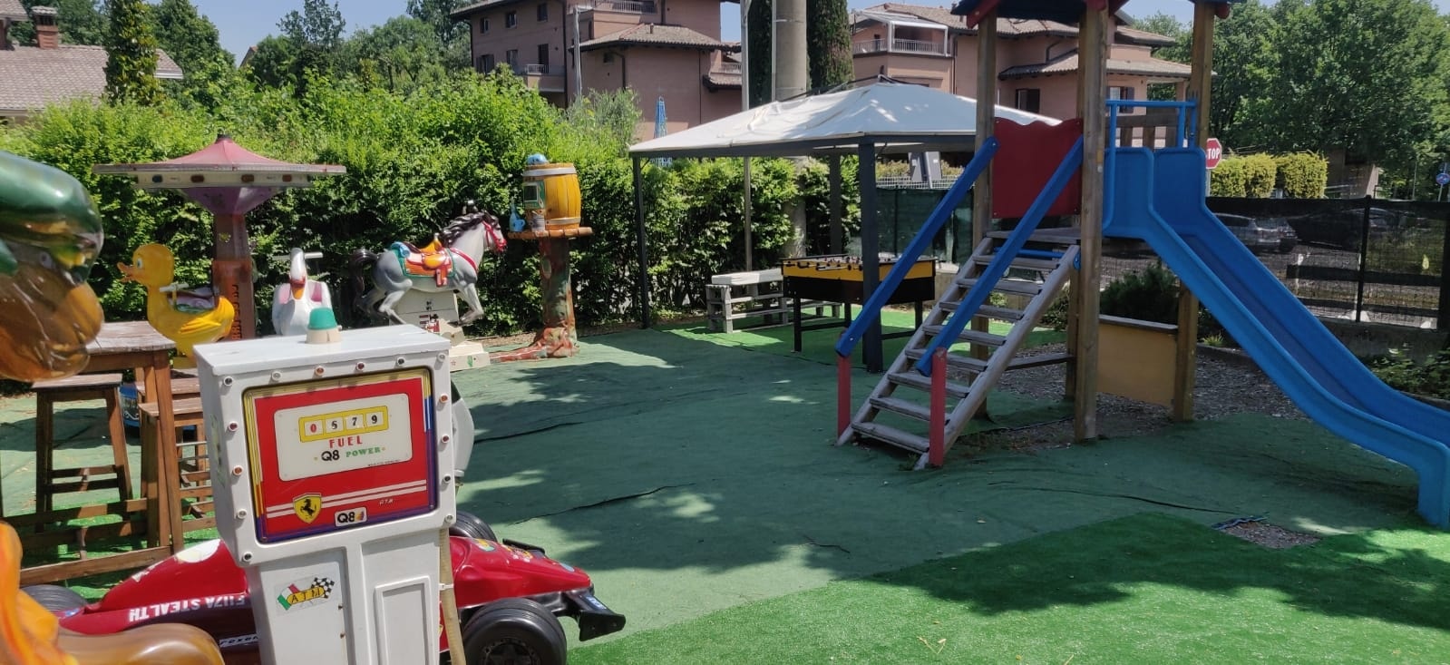 Zona bambini con giochi per bambini e scivolo, ristorante adatto ai bambini a Castelnuovo Rangone